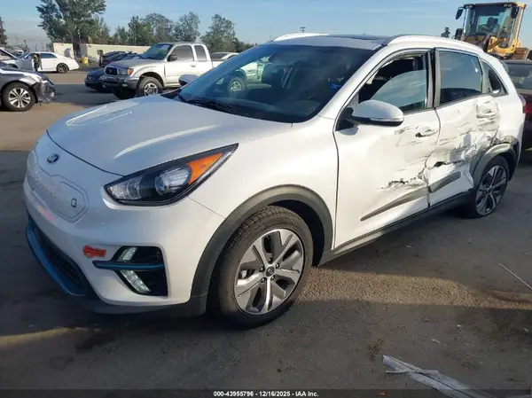 KNDCE3LG7K5028859 2019 KIA NIRO - Image 2