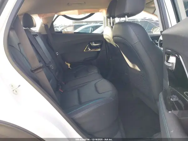 KNDCE3LG7K5028859 2019 KIA NIRO - Image 8