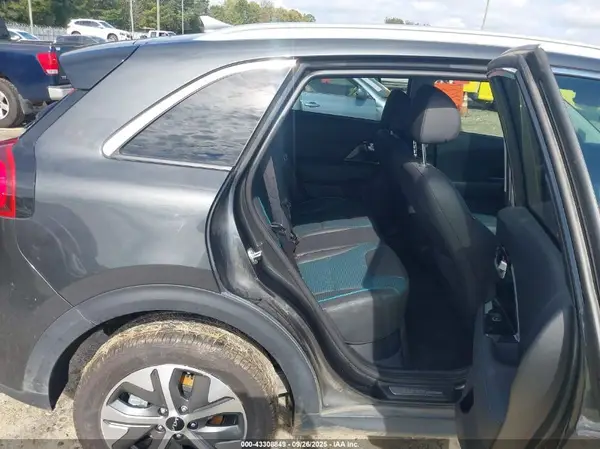 KNDCE3LG7N5138248 2022 KIA NIRO - Image 8