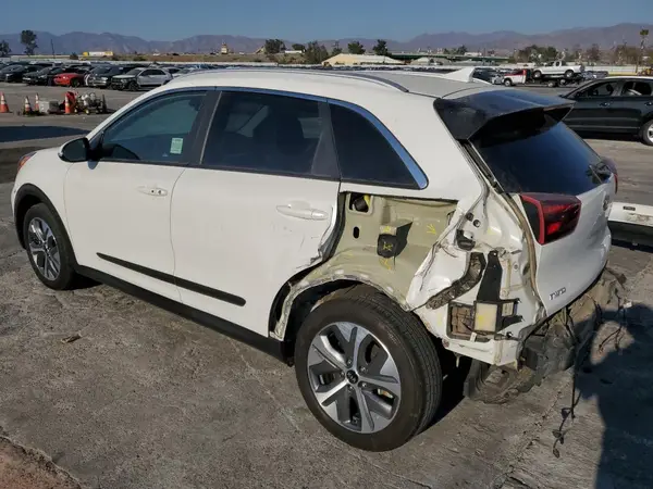 KNDCE3LG8L5080096 2020 KIA NIRO - Image 2