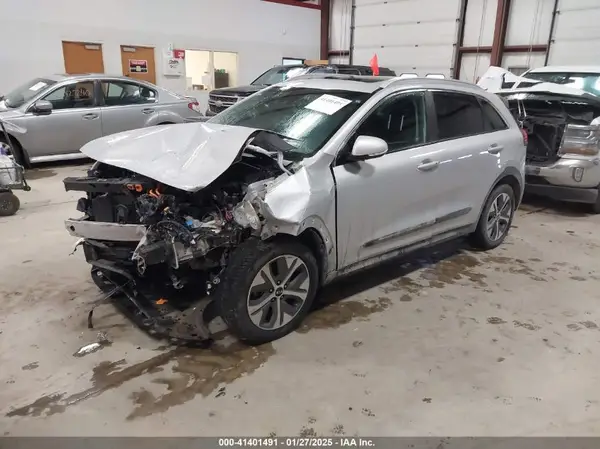 KNDCE3LG8M5103667 2021 KIA NIRO - Image 2