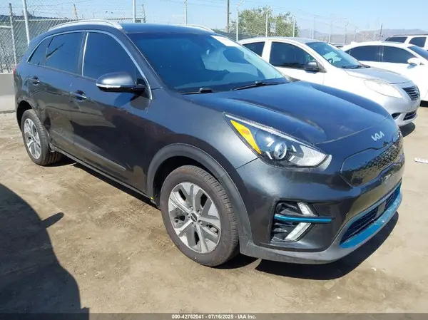 KNDCE3LG8N5135777 2022 KIA NIRO - Image 1