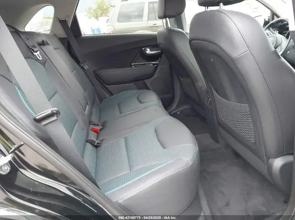 KNDCE3LG9K5009990 2019 KIA NIRO - Image 8