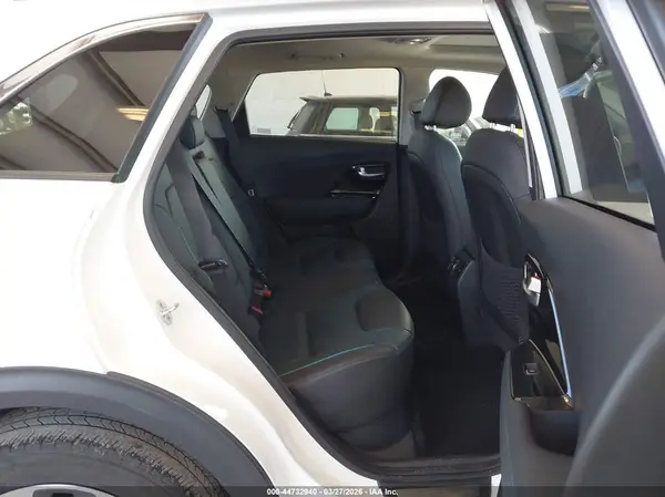 KNDCE3LG9K5025915 2019 KIA NIRO - Image 8