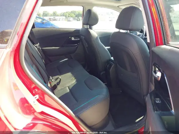 KNDCE3LG9N5128238 2022 KIA NIRO - Image 8