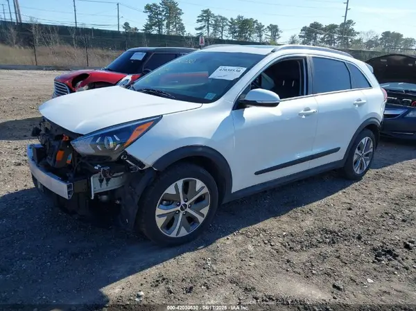 KNDCE3LG9N5146643 2022 KIA NIRO - Image 2