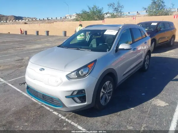 KNDCE3LGXK5030220 2019 KIA NIRO - Image 2