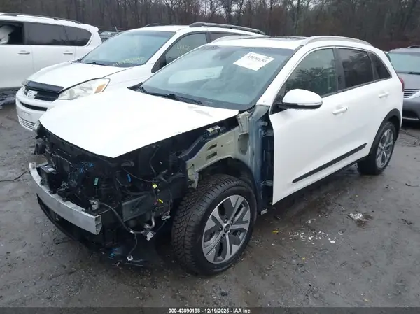 KNDCE3LGXL5040179 2020 KIA NIRO - Image 2
