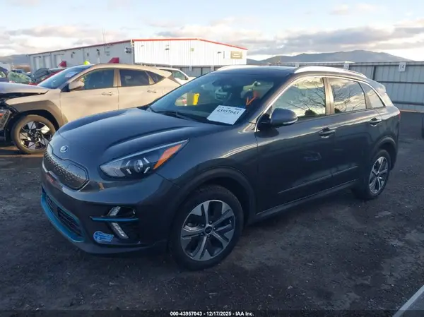 KNDCE3LGXL5055975 2020 KIA NIRO - Image 2