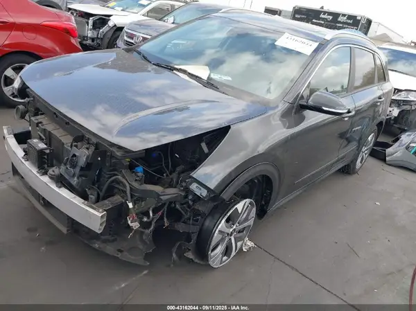 KNDCE3LGXL5080696 2020 KIA NIRO - Image 2