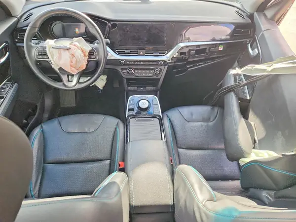 KNDCE3LGXN5130211 2022 KIA NIRO - Image 8