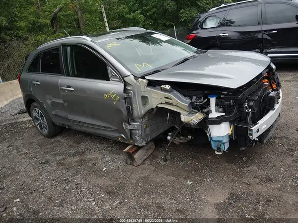 KNDCE3LGXN5145078 2022 KIA NIRO - Image 1