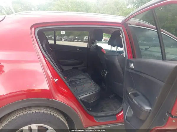 KNDCM3AC9J7421964 2018 KIA SPORTAGE - Image 8