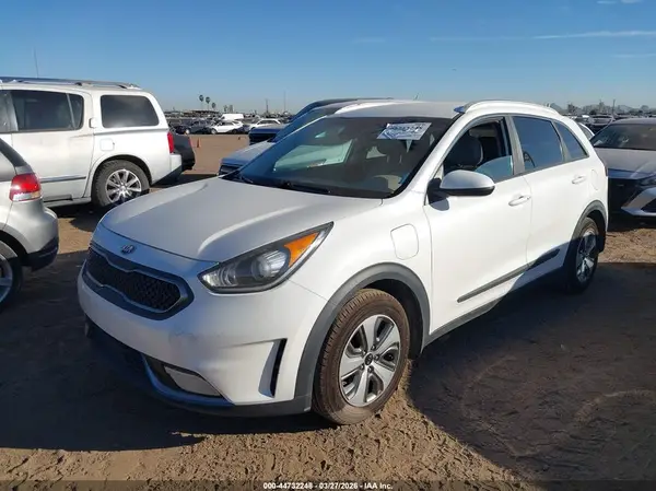 KNDCM3LD0K5283197 2019 KIA NIRO - Image 2
