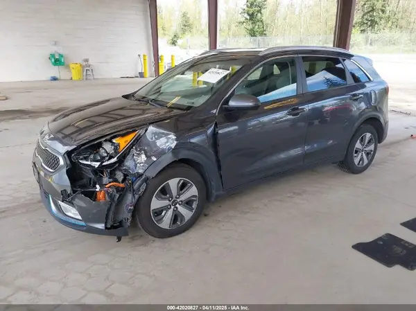 KNDCM3LD1K5217385 2019 KIA NIRO - Image 2