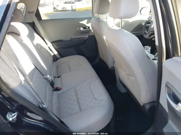 KNDCM3LD2J5210511 2018 KIA NIRO - Image 8