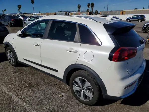 KNDCM3LD2J5213022 2018 KIA NIRO - Image 2