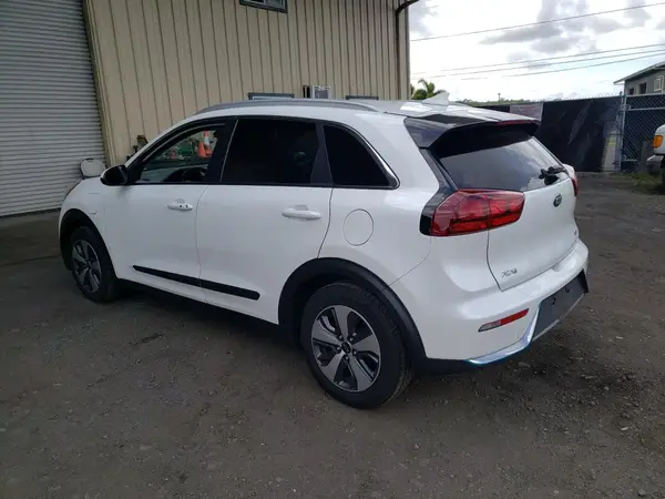 KNDCM3LD3J5205060 2018 KIA NIRO - Image 2