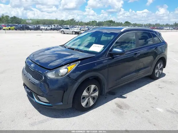 KNDCM3LD4K5237579 2019 KIA NIRO - Image 2