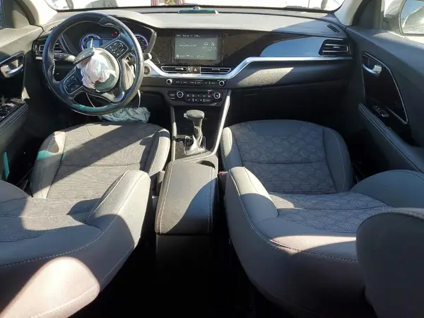 KNDCM3LD4N5546070 2022 KIA NIRO - Image 8
