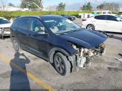KNDCM3LD6J5147753 2018 KIA NIRO