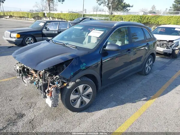 KNDCM3LD6J5147753 2018 KIA NIRO - Image 2