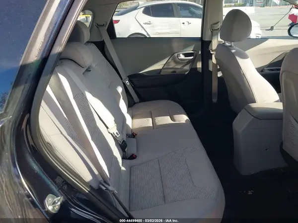 KNDCM3LD6J5147753 2018 KIA NIRO - Image 8