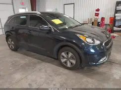 KNDCM3LD6J5157490 2018 KIA NIRO