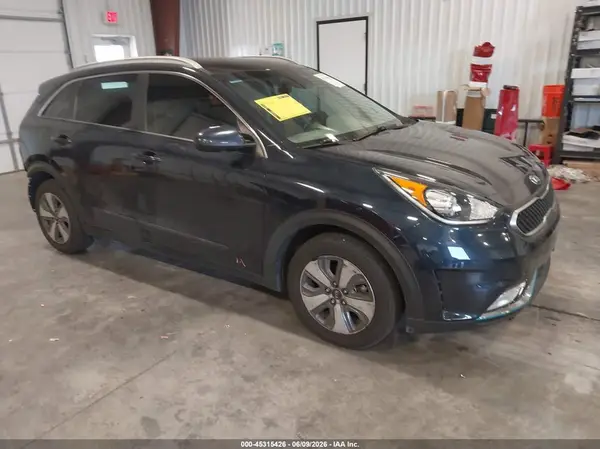 KNDCM3LD6J5157490 2018 KIA NIRO - Image 1