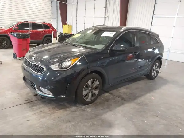 KNDCM3LD6J5157490 2018 KIA NIRO - Image 2