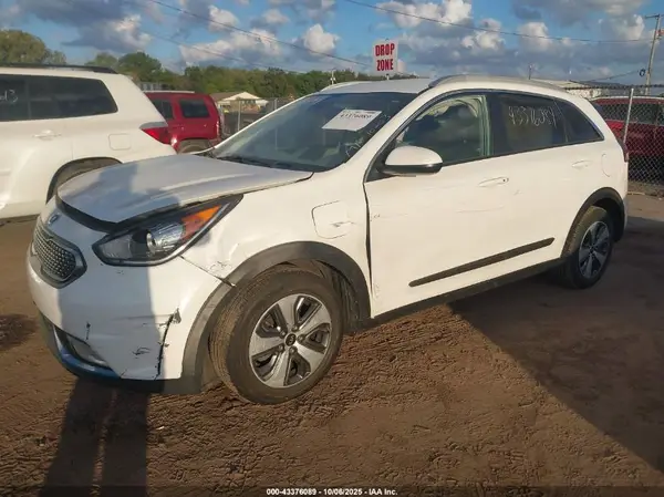 KNDCM3LD6K5298268 2019 KIA NIRO - Image 2