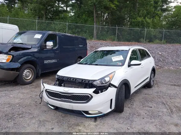 KNDCM3LD7K5235308 2019 KIA NIRO - Image 2