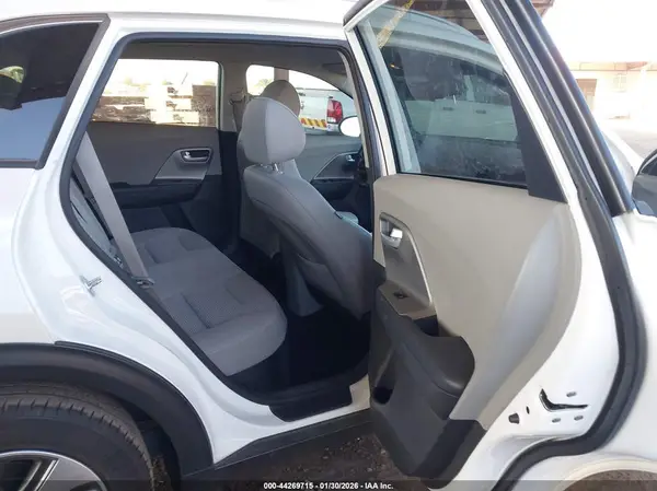 KNDCM3LD7K5299395 2019 KIA NIRO - Image 8