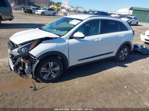 KNDCM3LD7N5518599 2022 KIA NIRO - Image 2