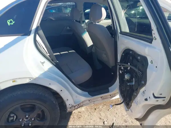 KNDCM3LD8J5135412 2018 KIA NIRO - Image 8