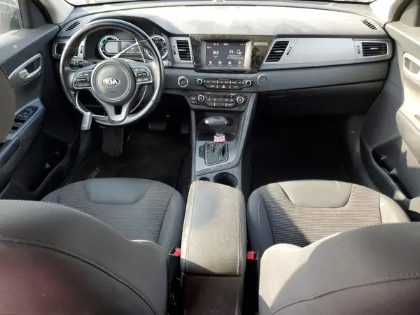 KNDCM3LD8J5143882 2018 KIA NIRO - Image 8