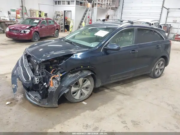 KNDCM3LD8K5236175 2019 KIA NIRO - Image 2