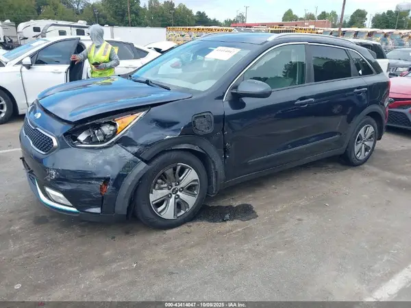 KNDCM3LD9K5235603 2019 KIA NIRO - Image 2