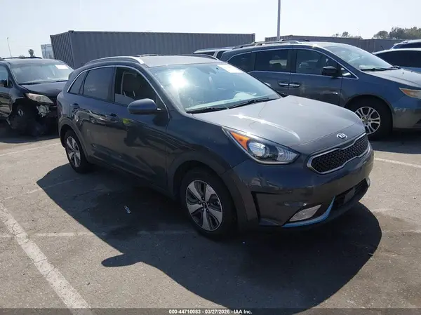 KNDCM3LD9K5305438 2019 KIA NIRO - Image 1