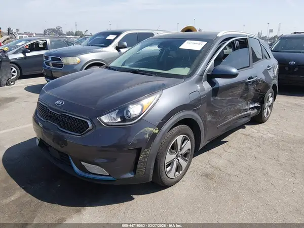 KNDCM3LD9K5305438 2019 KIA NIRO - Image 2