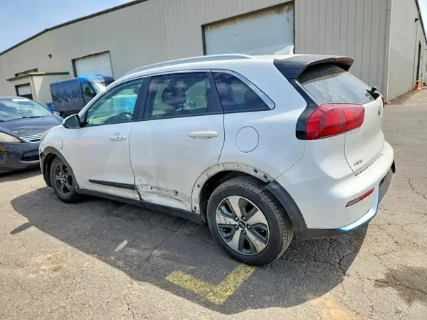 KNDCM3LDXK5220799 2019 KIA NIRO - Image 2