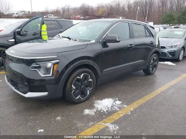 KNDCP3L10P5065975 2023 KIA NIRO - Image 2