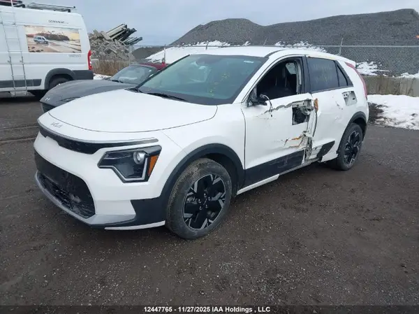 KNDCP3L12R5084188 2024 KIA NIRO - Image 2