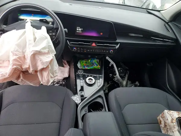 KNDCP3L18P5063259 2023 KIA NIRO - Image 8
