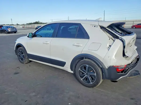 KNDCP3LE0P5100307 2023 KIA NIRO - Image 2