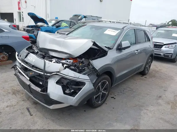 KNDCP3LE0R5129227 2024 KIA NIRO - Image 2