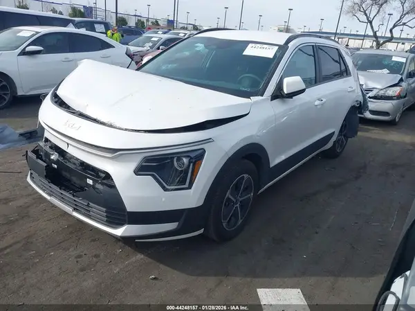KNDCP3LE0S5269588 2025 KIA NIRO - Image 2