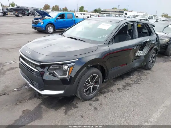 KNDCP3LE0S5277691 2025 KIA NIRO - Image 2