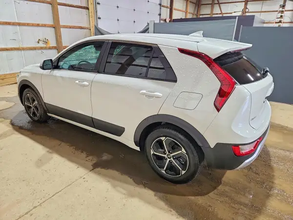 KNDCP3LE0S5288710 2025 KIA NIRO - Image 2