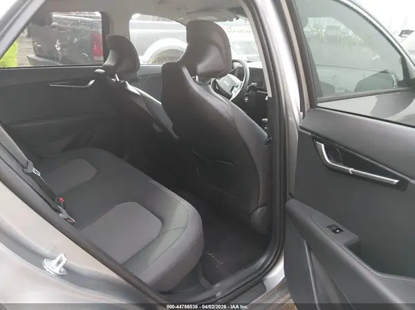 KNDCP3LE0S5309605 2025 KIA NIRO - Image 8